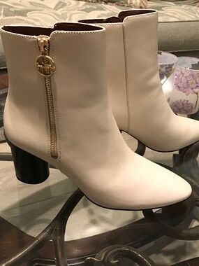 Coach Boots New Iris cream with gold side zip